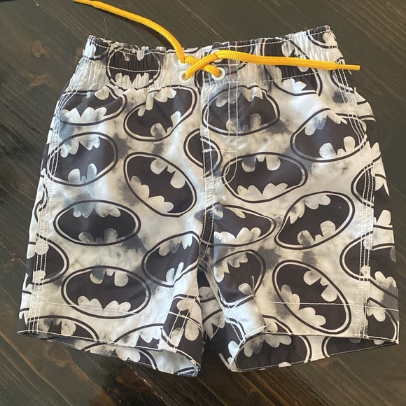 Baby gap Batman swim trunks and rash guard - used once - excellent condition - Picture 3 of 4